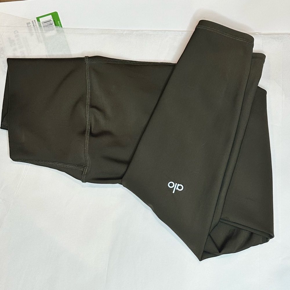 ALO Dark Cactus Airlift 7/8 leggings - Size XS. Like New!